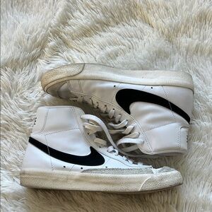 Nike White and Black Retro High-Tops